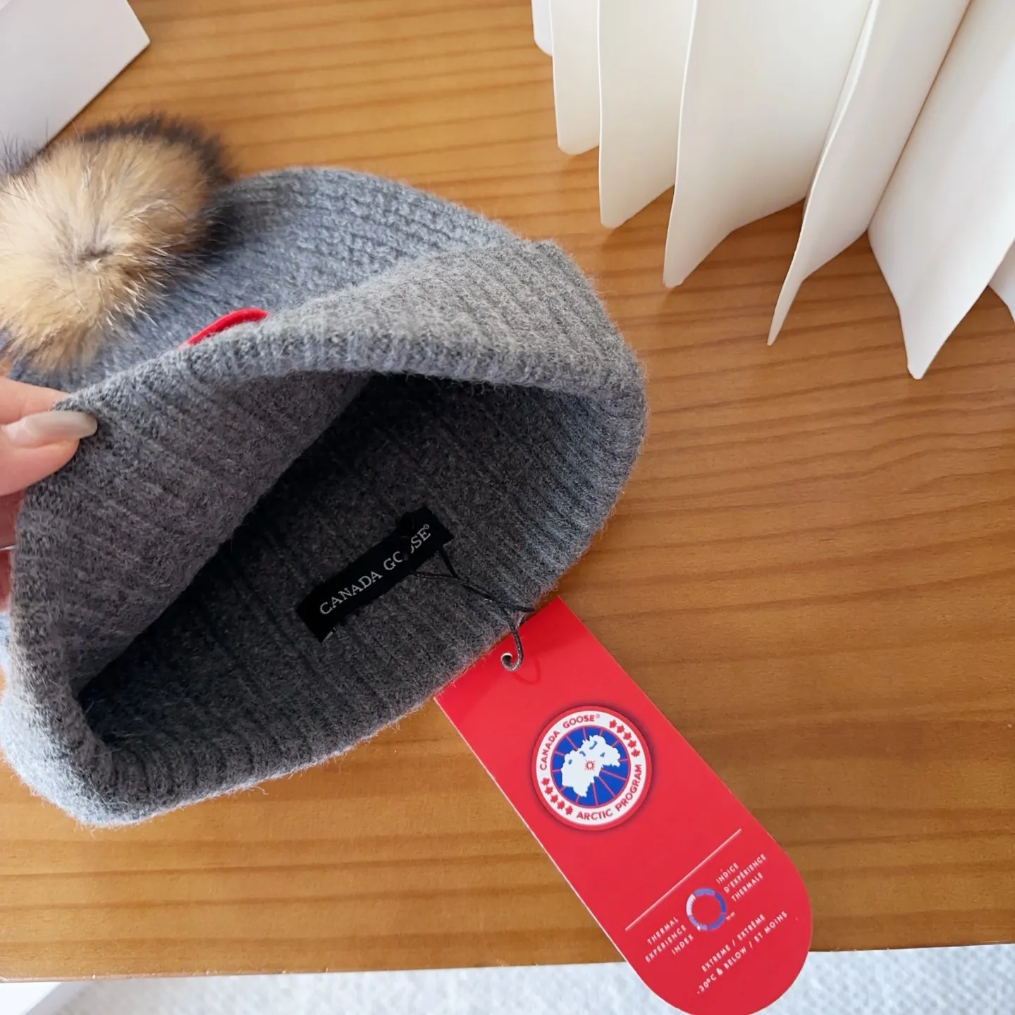 💰74 CANADA GOOSE Canada Goose winter warm cashmere cold hat. Rabbit wool material, thick feel, not easy to deform. Fashionable and versatile couple hat, imported embroidery logo, cashmere cotton yarn, head circumference: 55-58cm